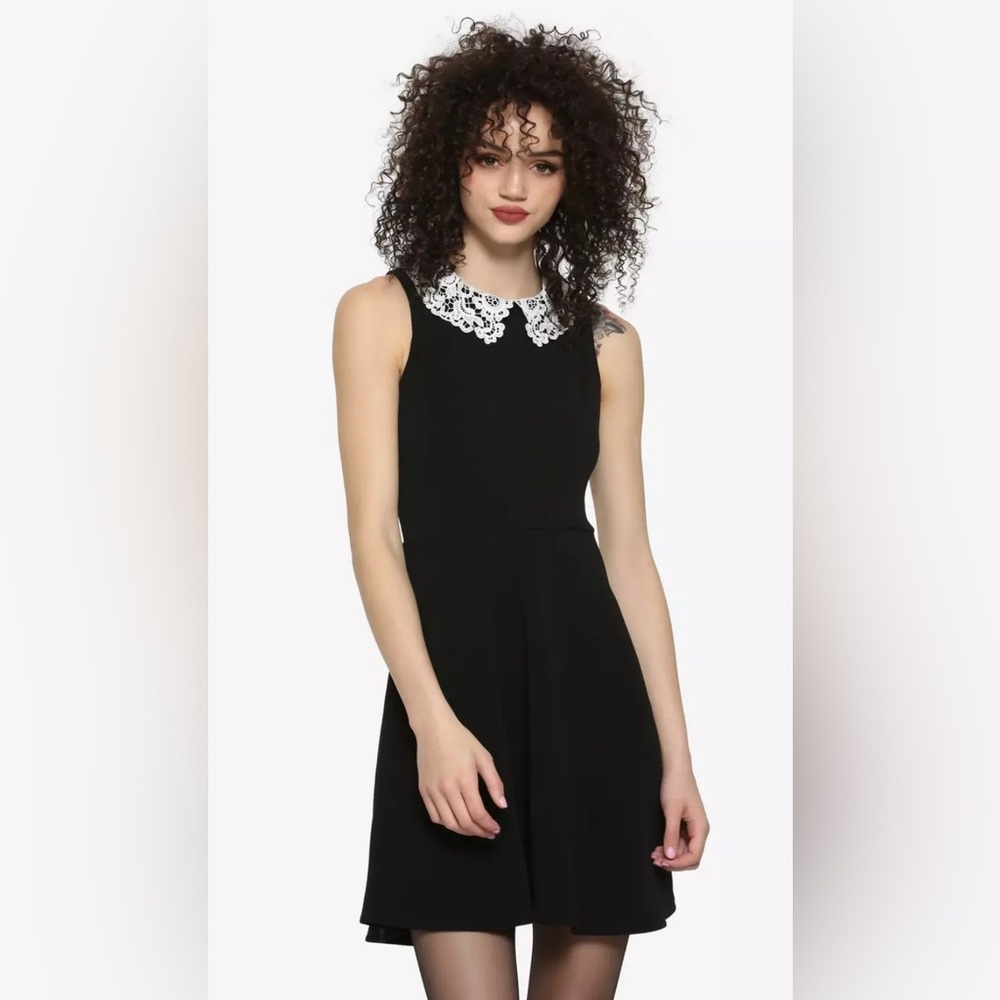 Black dress with lace collar from Hot Topic XXL